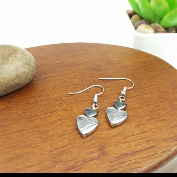 Jewelry - Hematite Heart Bead Silver Tone Earrings
